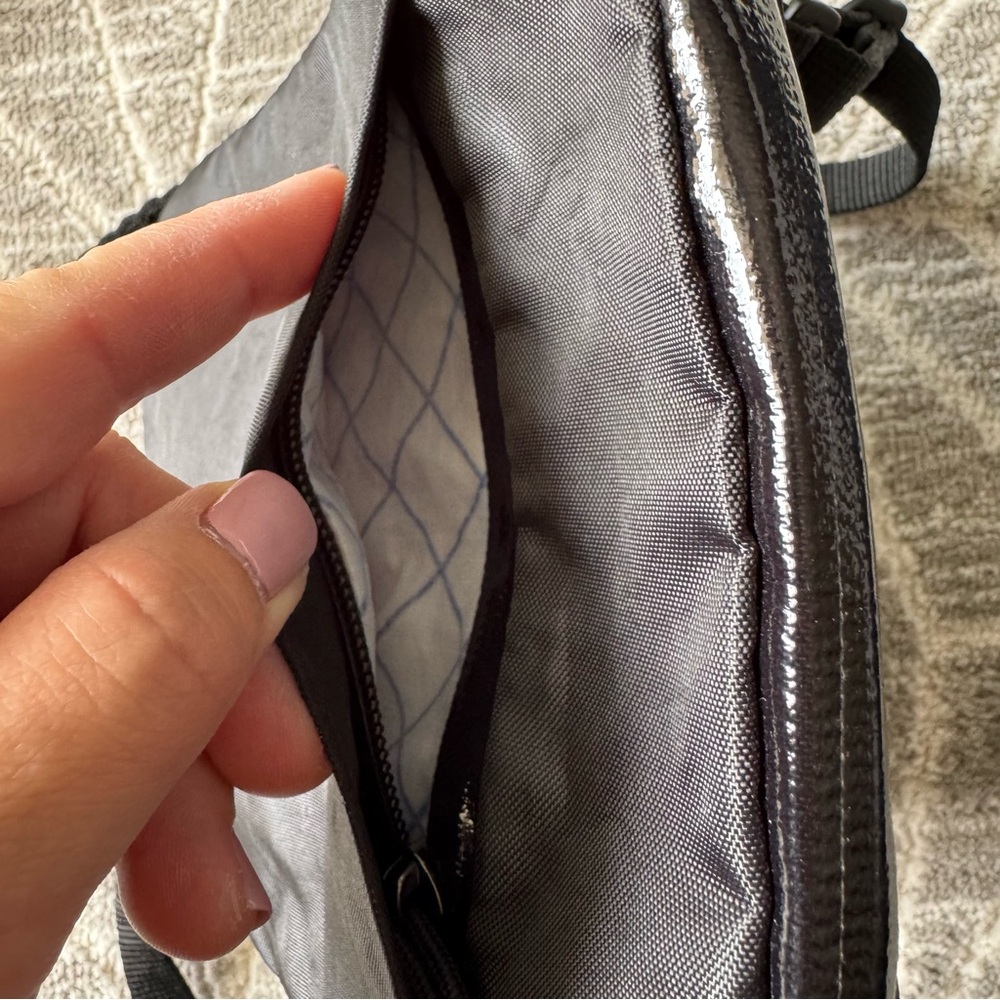 Bellroy Black Crossbody Bag - Picture 4 of 6